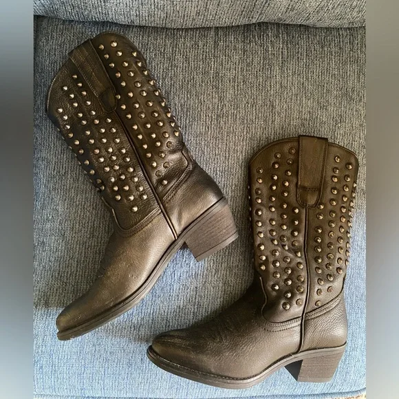 NWOT Steve Madden ✨ Studded Dark Brown 🤎Hayward Western 🤠 Heeled Boots 👢 - Picture 2 of 8